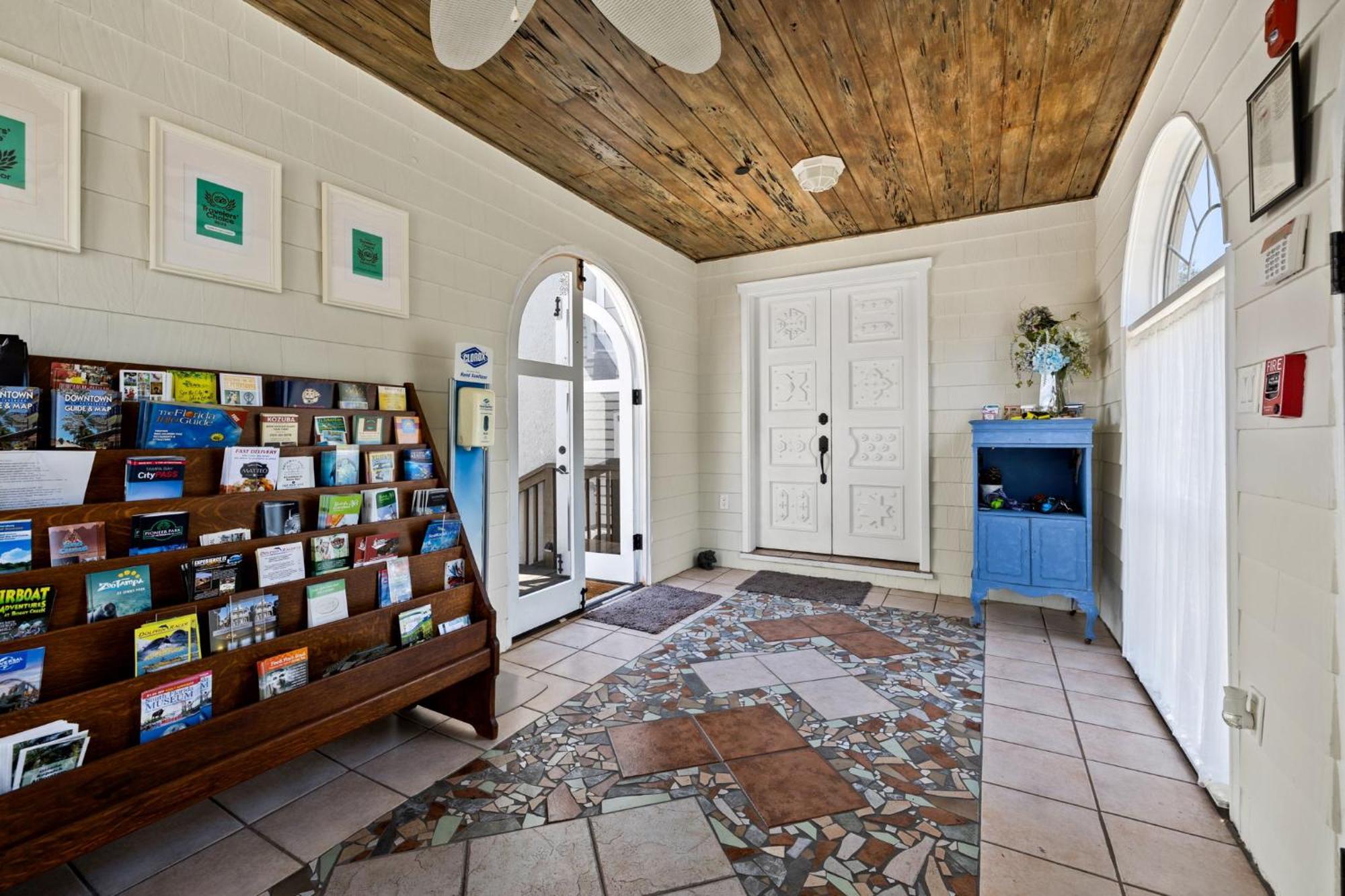 The Kenwood Gables Bed & Breakfast St. Petersburg Ngoại thất bức ảnh