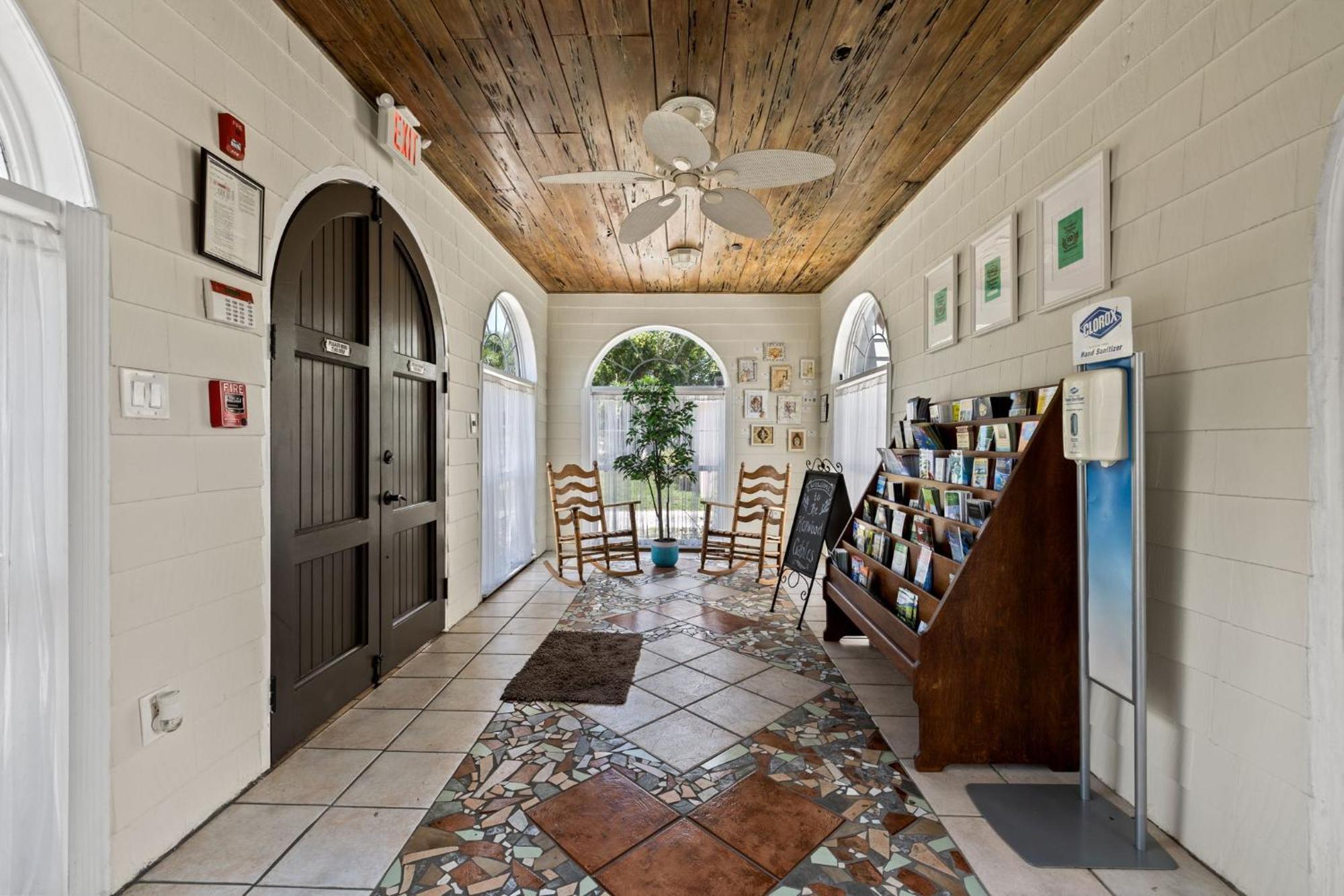 The Kenwood Gables Bed & Breakfast St. Petersburg Ngoại thất bức ảnh