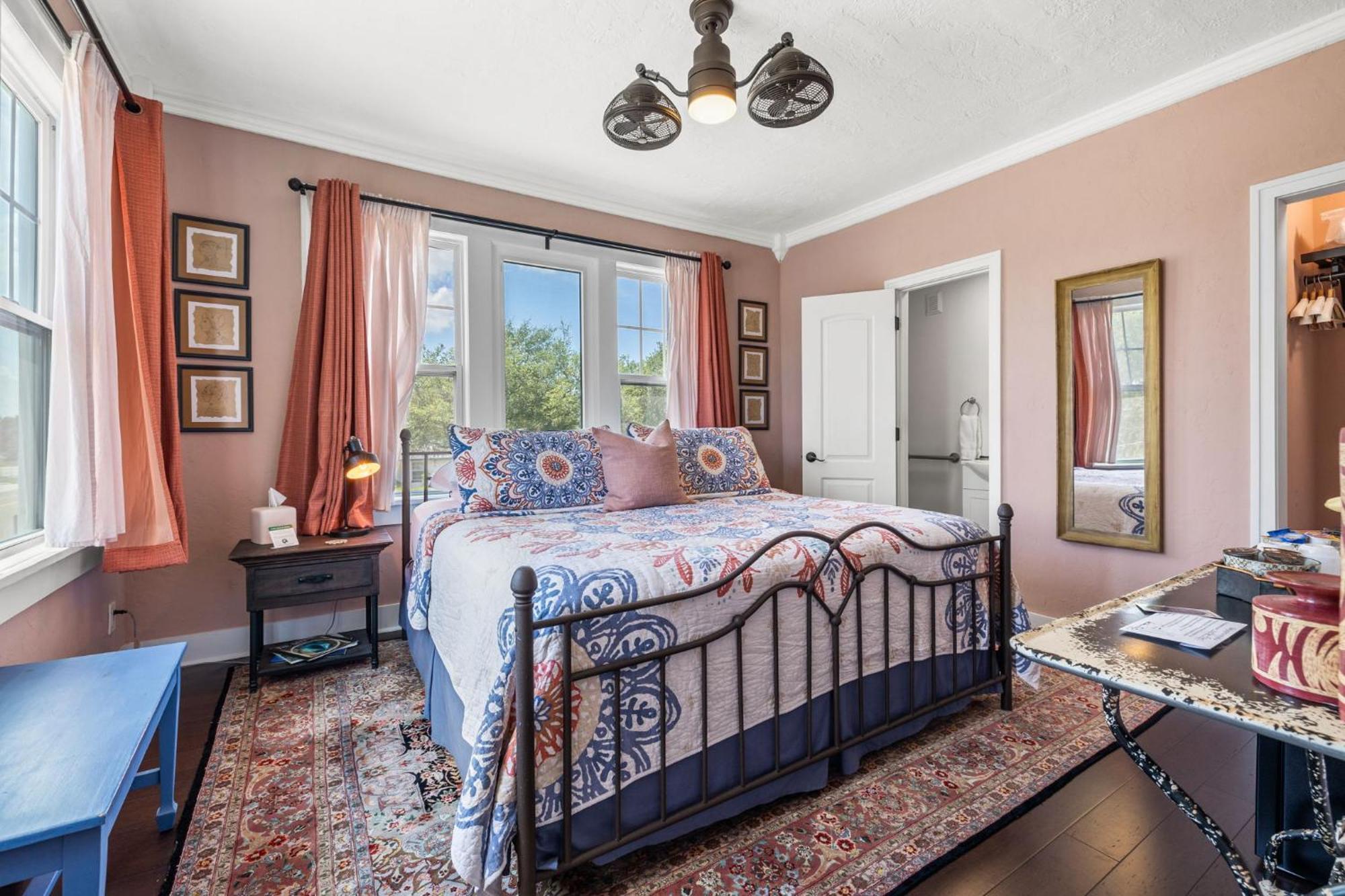 The Kenwood Gables Bed & Breakfast St. Petersburg Ngoại thất bức ảnh